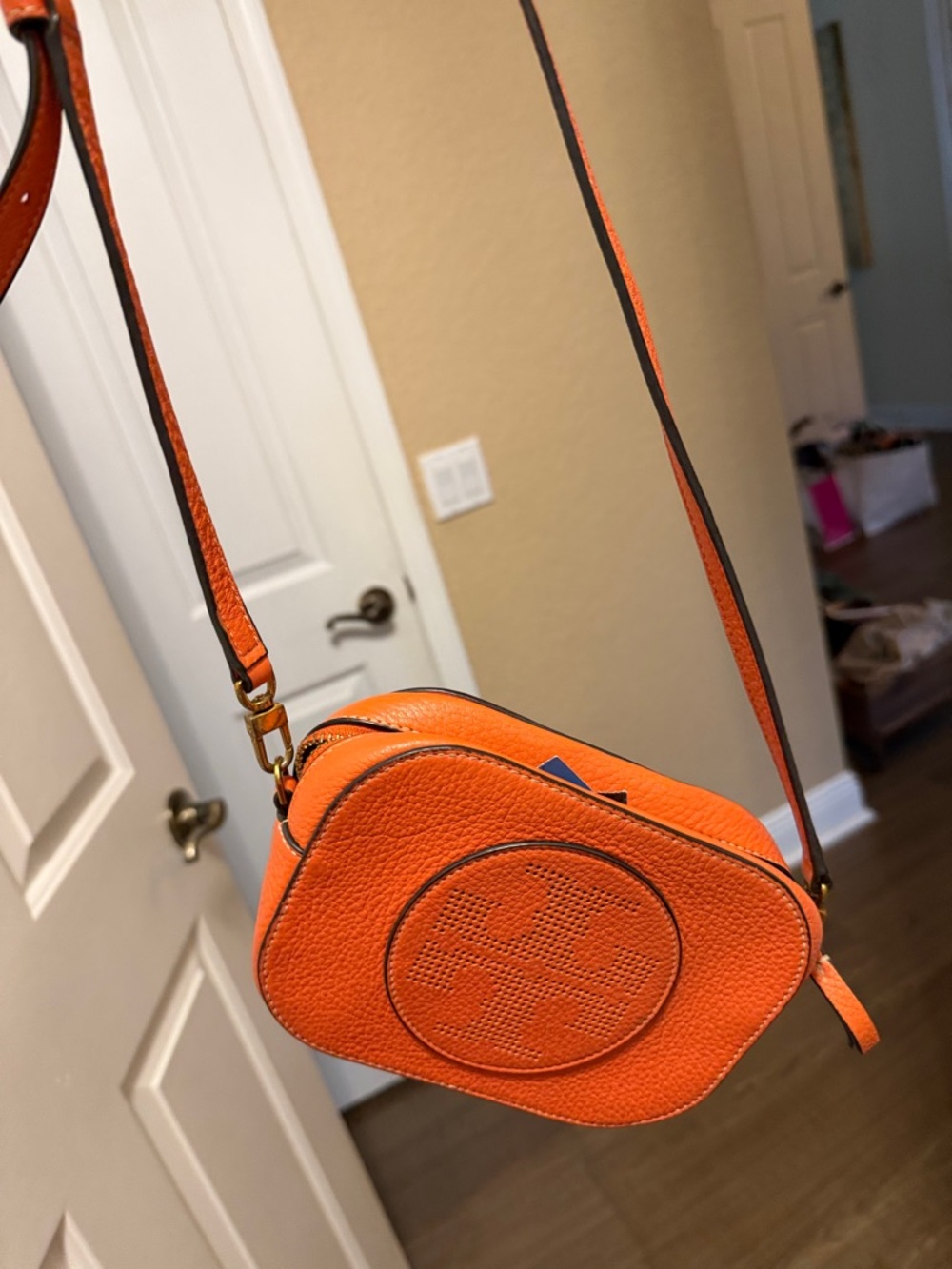 Tory Burch Red Leather Crossbody Camera Bag - Picture 2 of 4